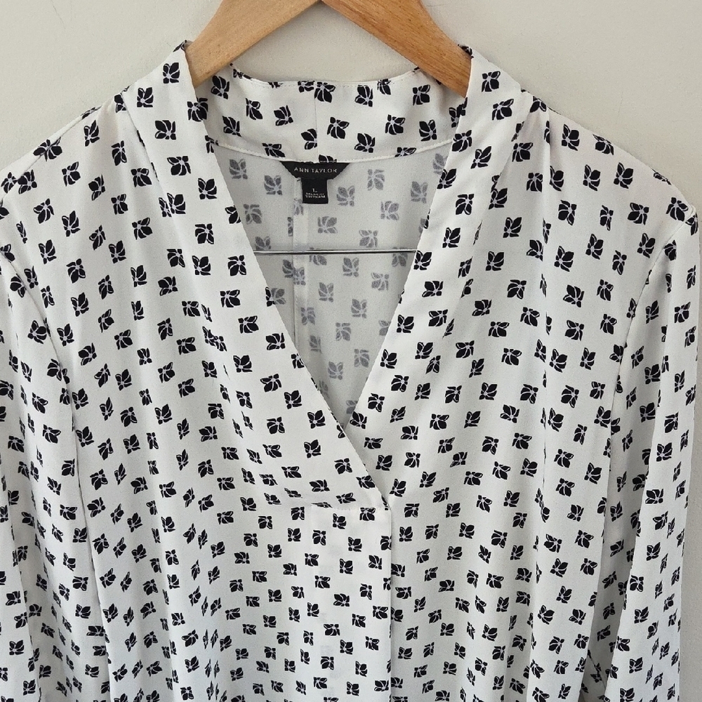 Ann Taylor Black and White Blouse - Picture 2 of 7